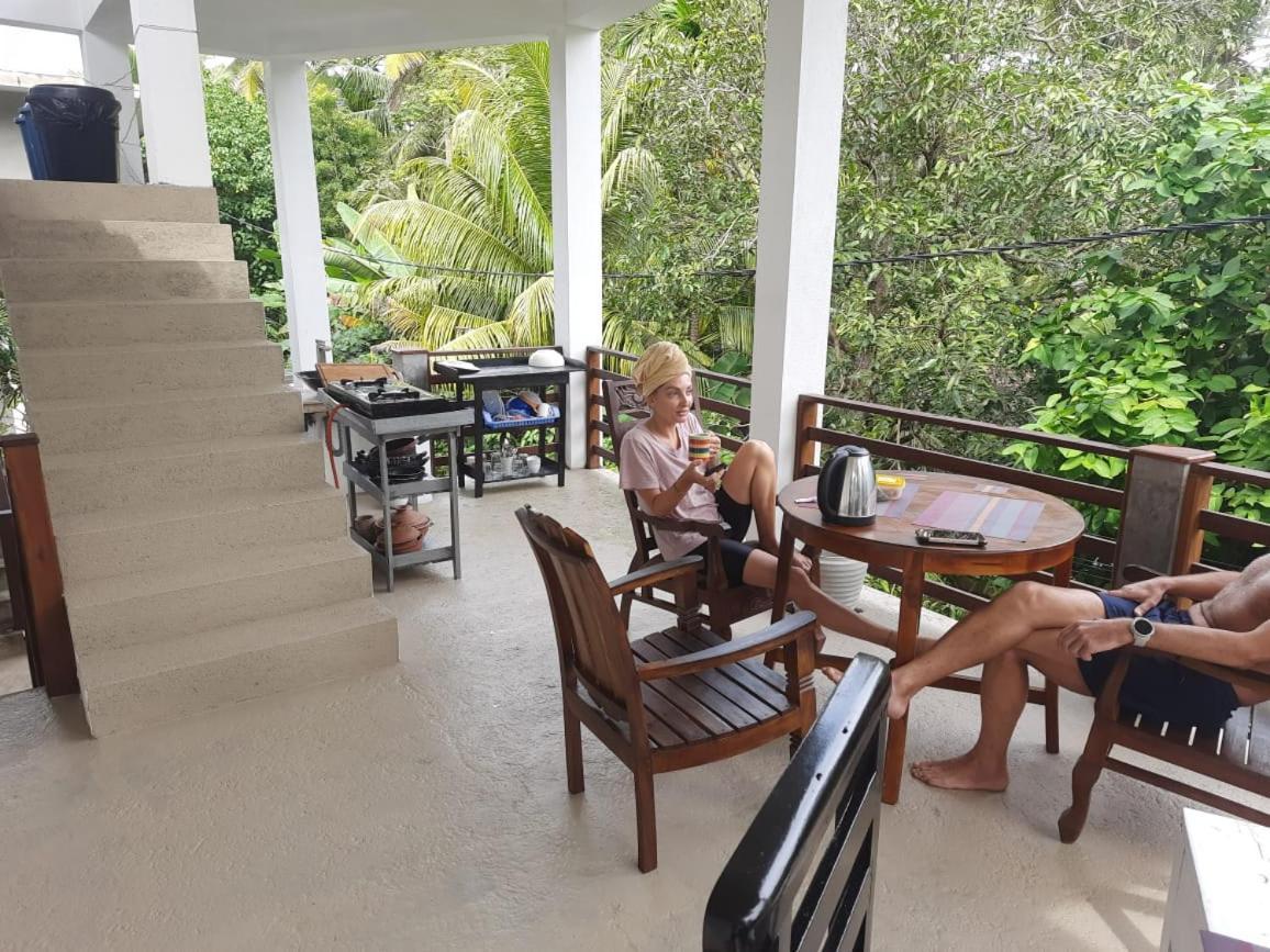 Siyon Yula - Guest House Hikkaduwa Buitenkant foto