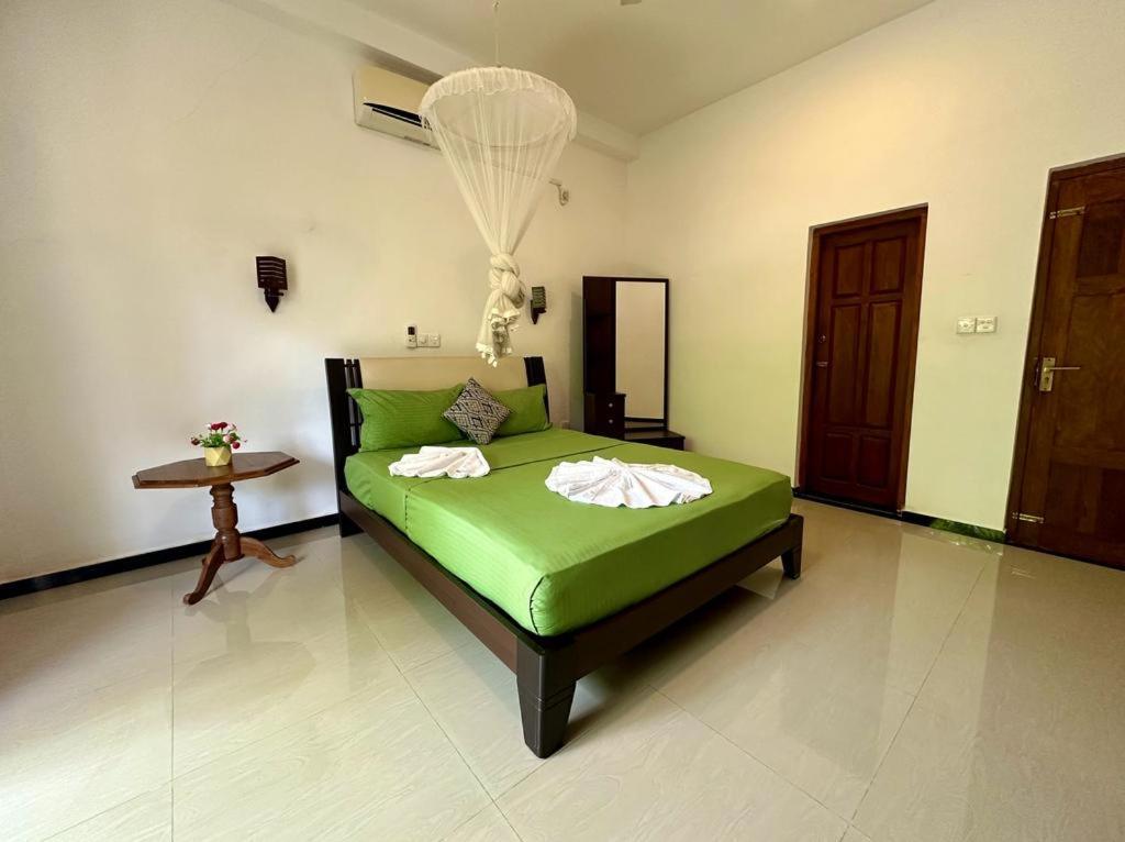 Siyon Yula - Guest House Hikkaduwa Buitenkant foto