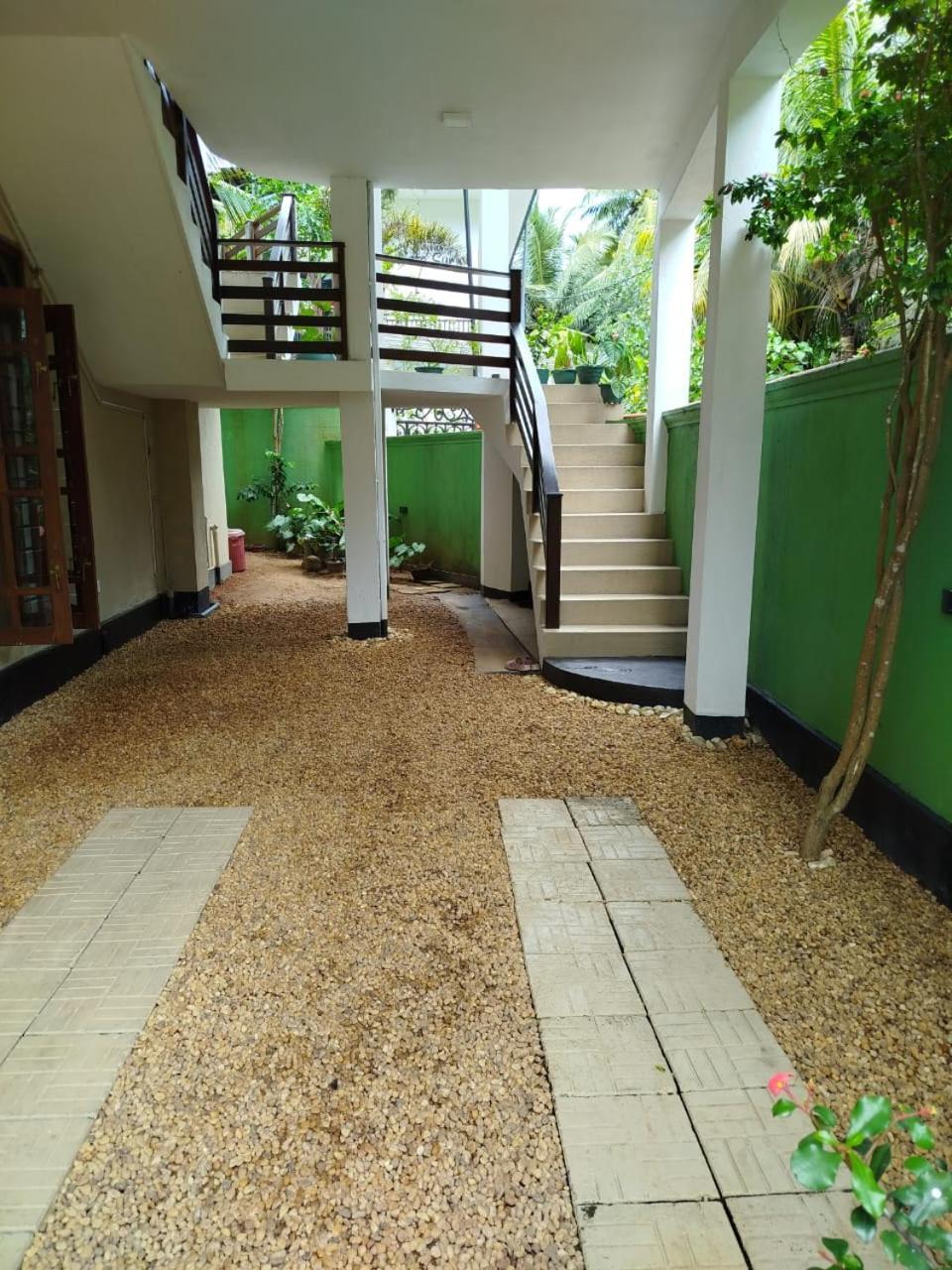 Siyon Yula - Guest House Hikkaduwa Buitenkant foto