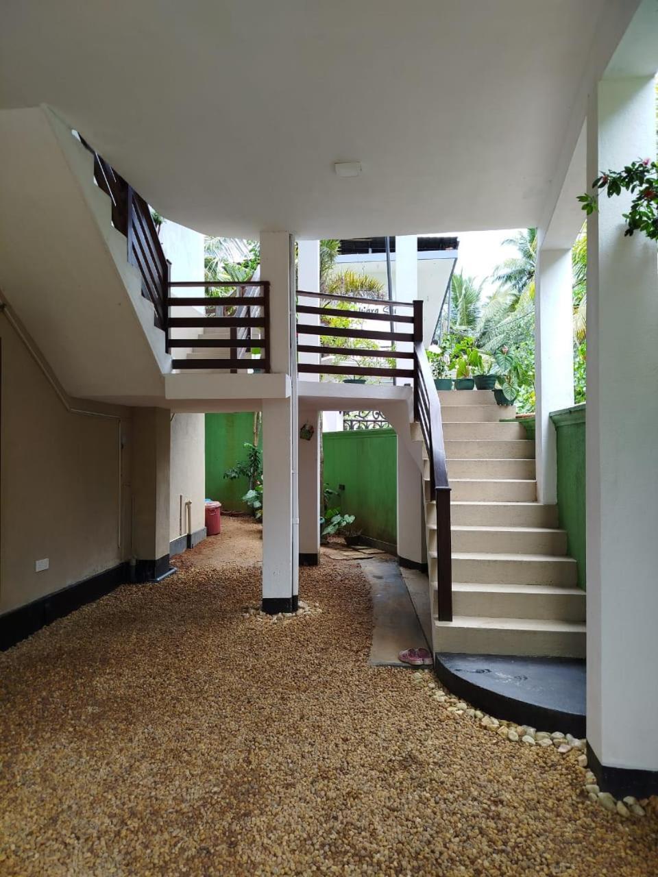 Siyon Yula - Guest House Hikkaduwa Buitenkant foto